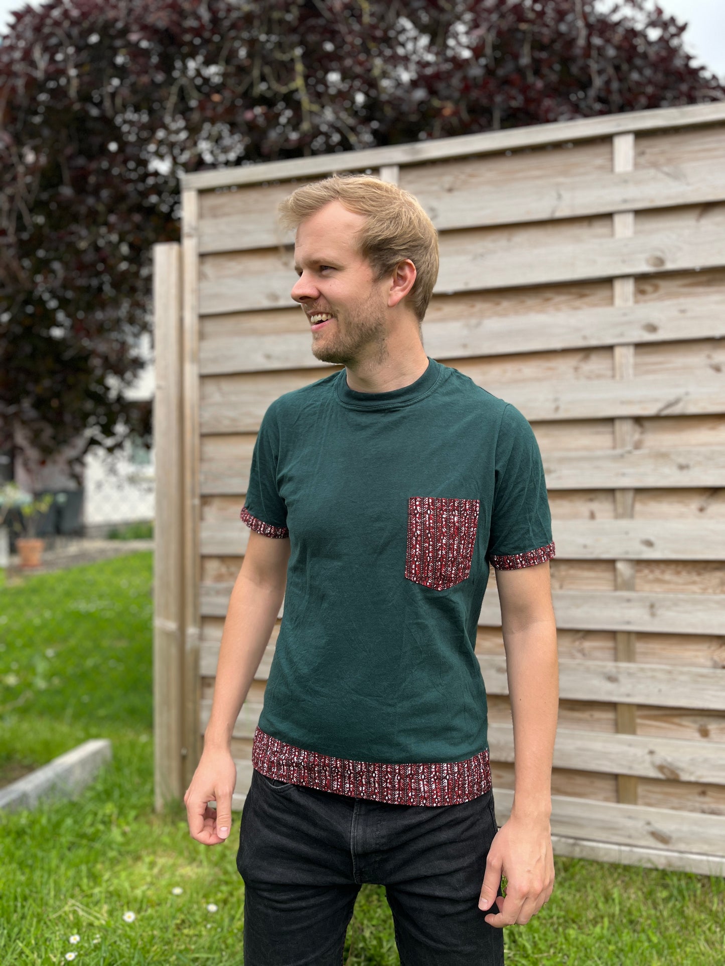 T-shirt mit Akzenten aus Kitenge